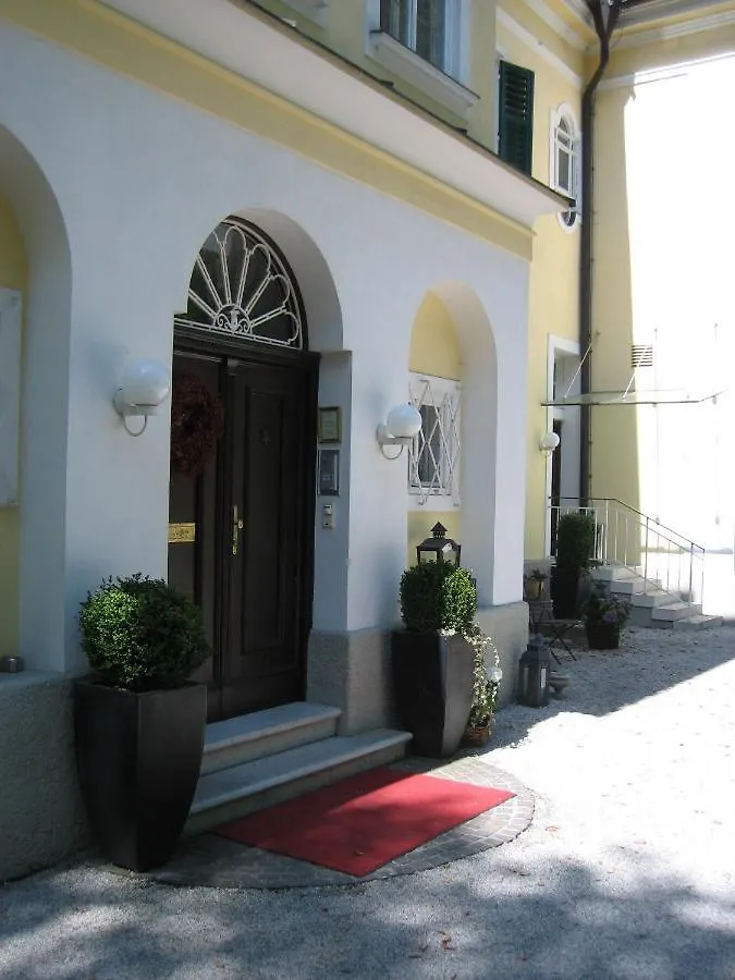 Villa Trapp Зальцбург 3*,  Австрия