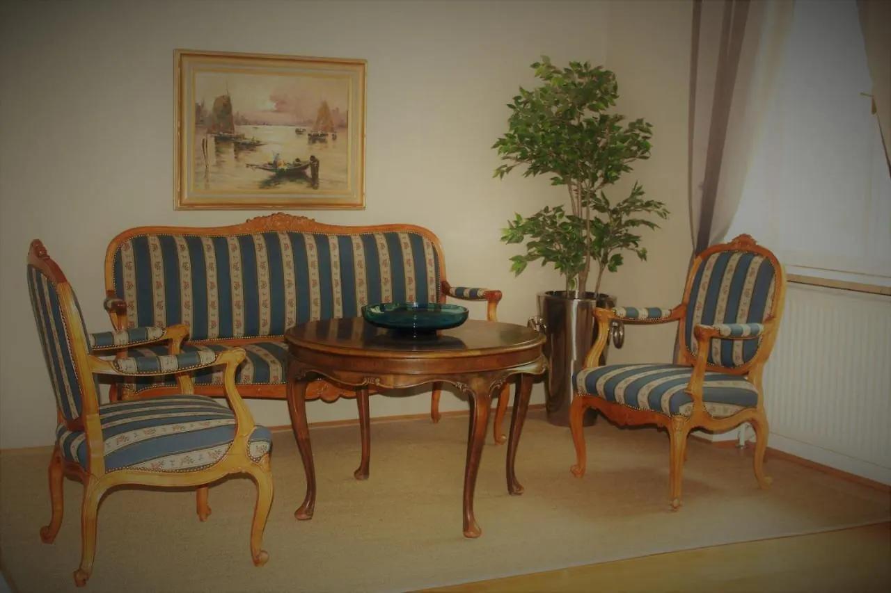 Villa Trapp Зальцбург 3*,